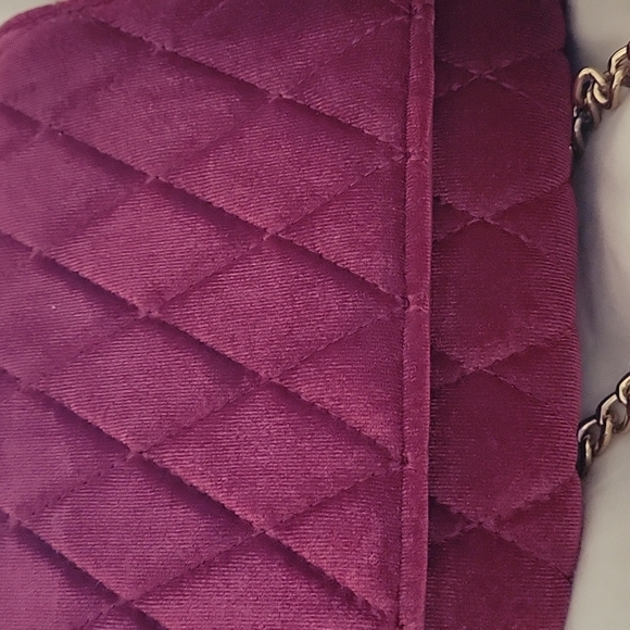 Jill & Ally Guilted Red Bag - Picture 4 of 4